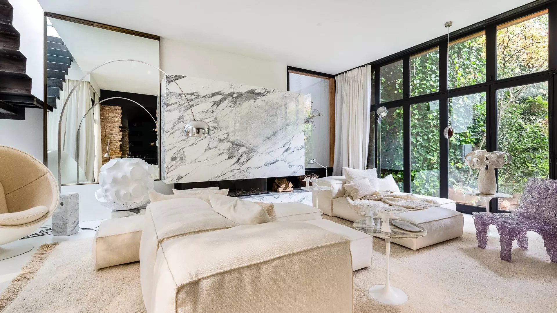 Intérieur d'un appartement de luxe à Paris vendu par l'agence immobilière de luxe Junot