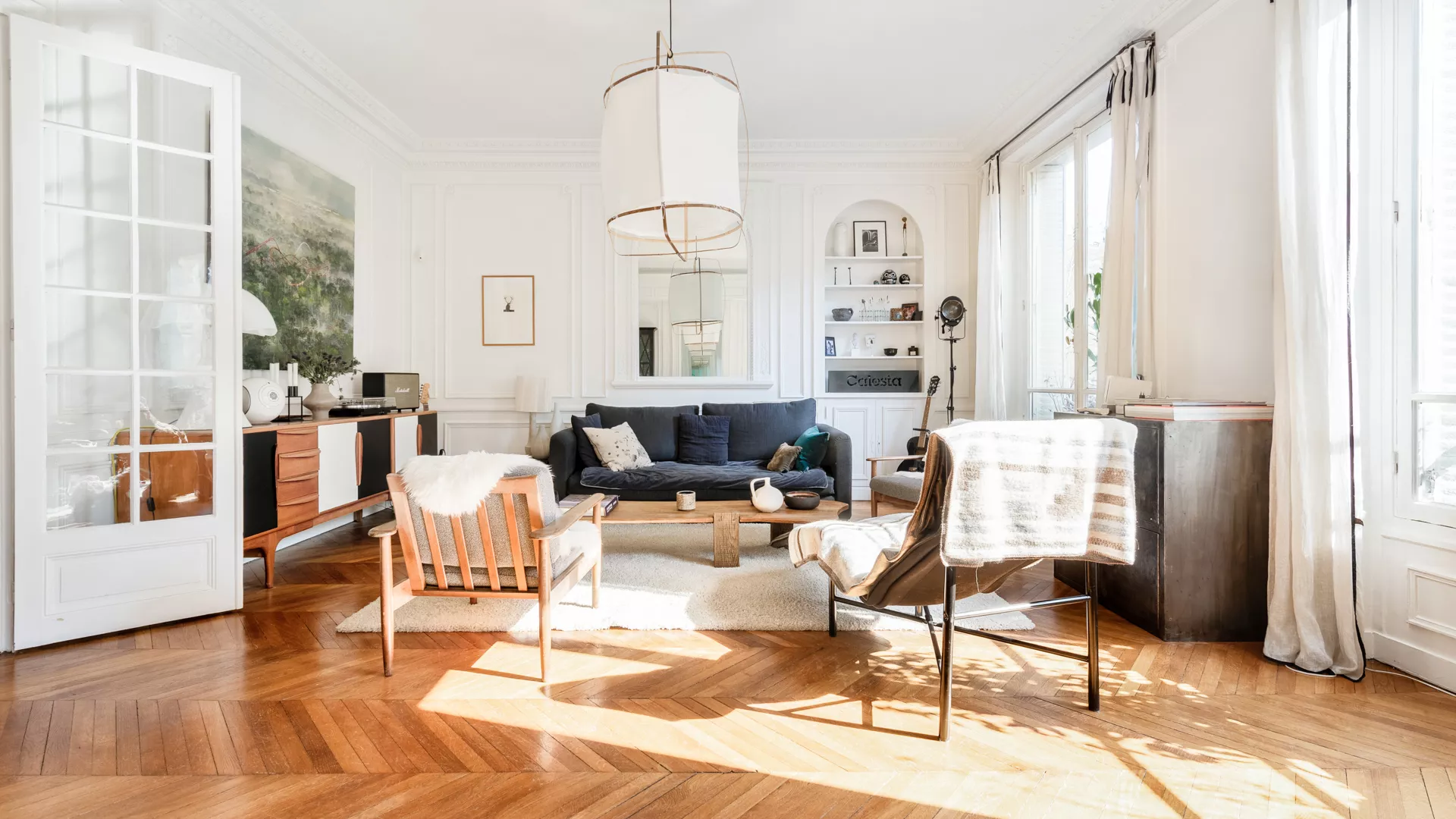 Appartement haussmannien à Paris avec moulures d'époque