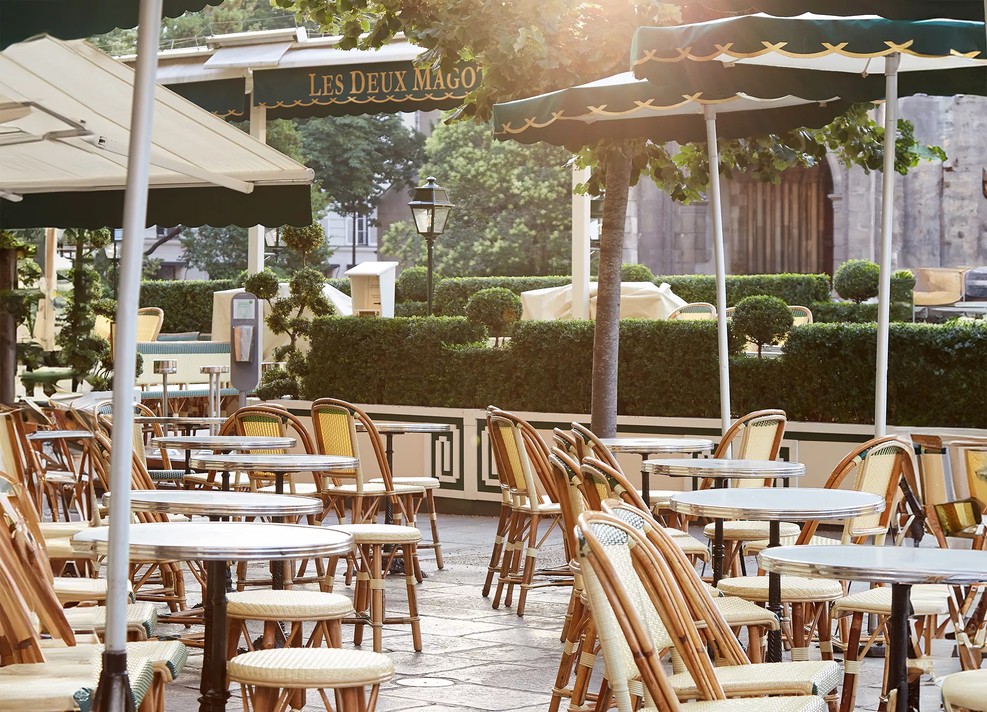 Terrasse du café Les Deux Magots dans le 6ᵉ arrondissement de Paris.