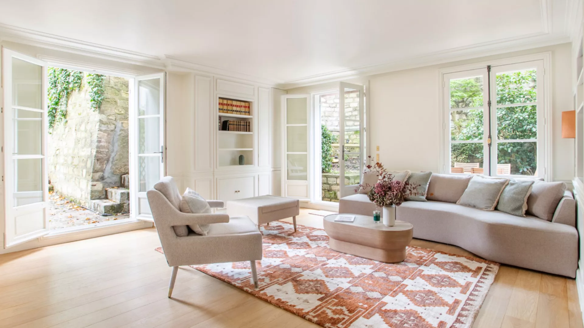 Photo of an apartment renovated and furnished by Junot