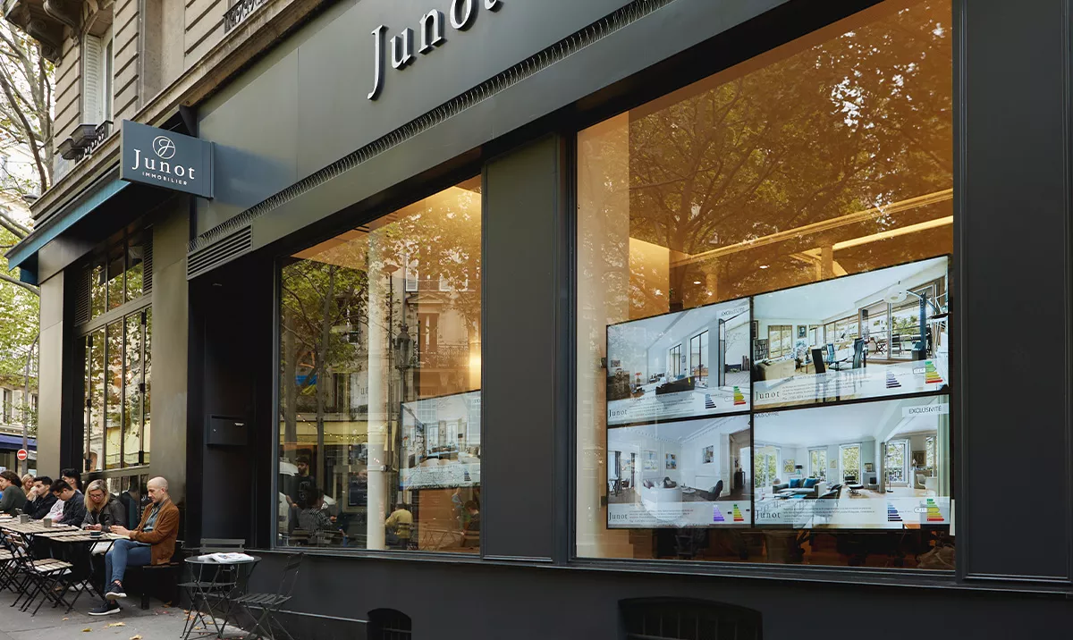 Showcase of the Junot Martyrs agency in the 9th arrondissement of Paris