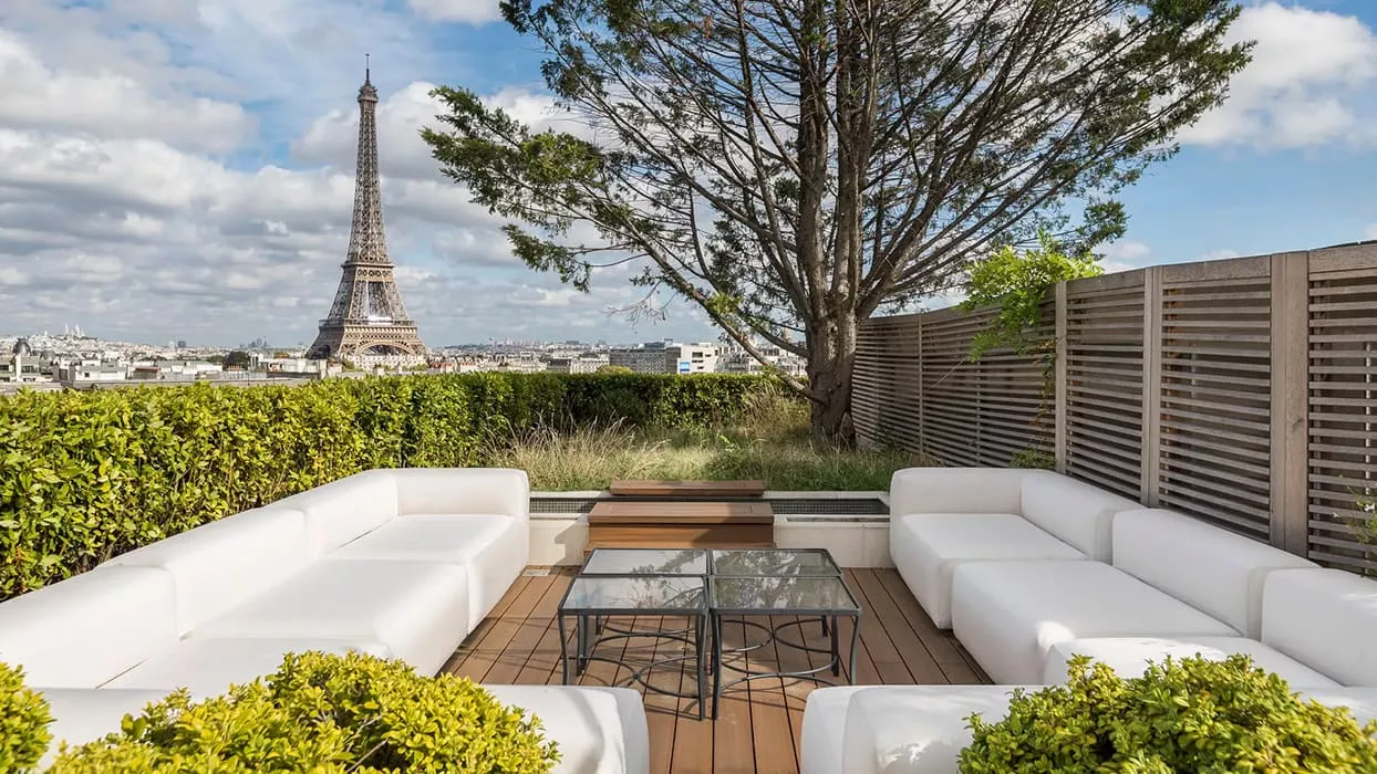 Appartement de luxe avec vue sur la tour Eiffel et grande terrasse à Paris
