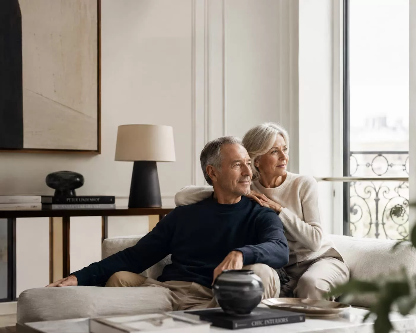 couple senior qui refléchissent au viager